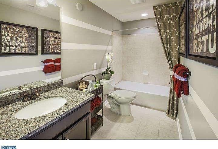 2nd Bath upstairs