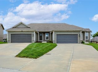 14145 Amanda Ln, Basehor, KS 66007