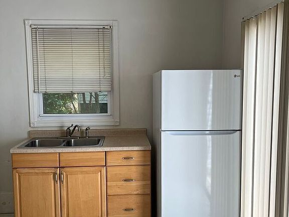 5th image of 730 Oakland St #2