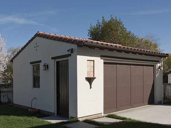 Detached Garage