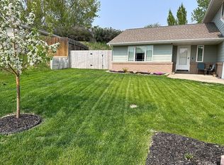 1524 Golden Valley Ln, Minot, ND 58703