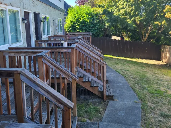 21817 30th Ave S #A, Seattle, WA 98198