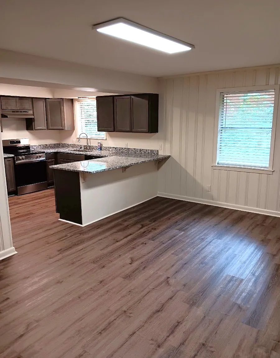 4 bed, 1900 sqft, $1,795 — Photo 3
