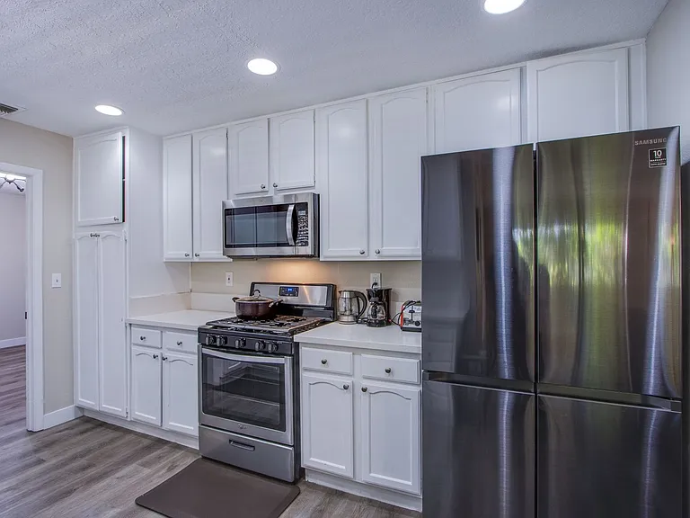 2342 Viewcrest Rd — Photo 12