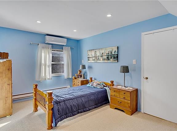 4th image of 2215 Fenton Ave