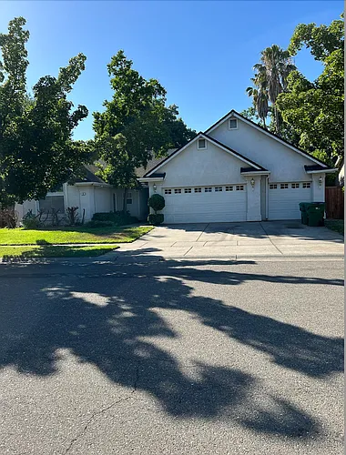 11 Stratford Way Photo 1