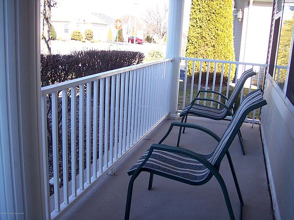3rd image of 4 Chambord Ct