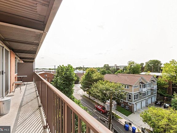 3rd image of 4343 Lee Hwy APT 406