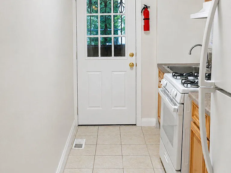 59 Galveston Pl SW #1 — Photo 3