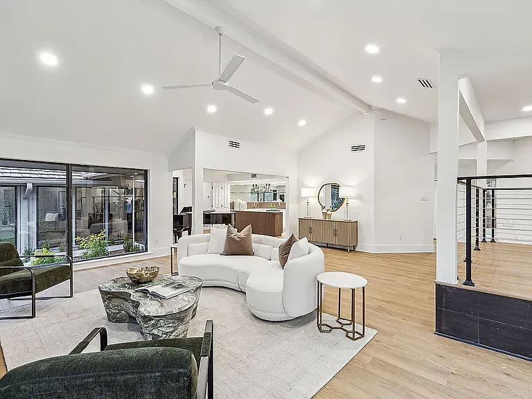 7420 Royal Ln — Photo 2