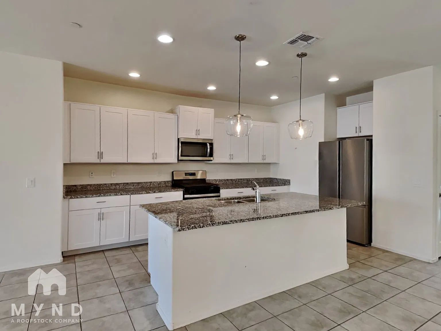 5 bed, 3.5 bath, 2920 sqft, $2,375 — Photo 2