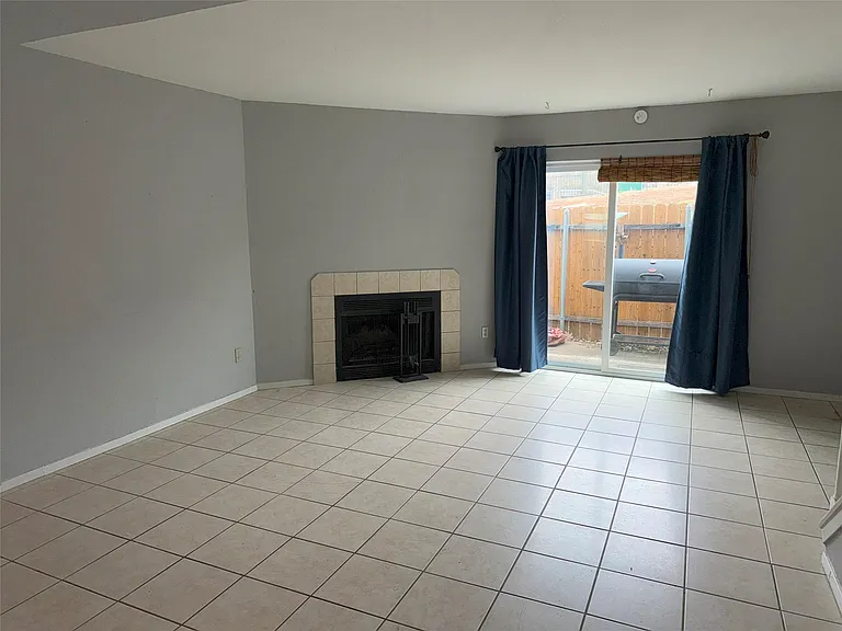 732 W Collins St — Photo 7