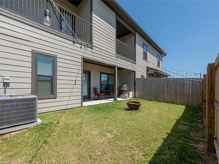 503 Hayes Ln — Photo 22