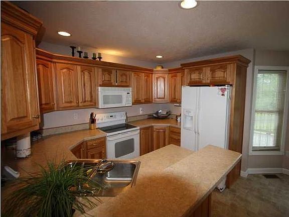 4th image of 347 Jeffiers Ln