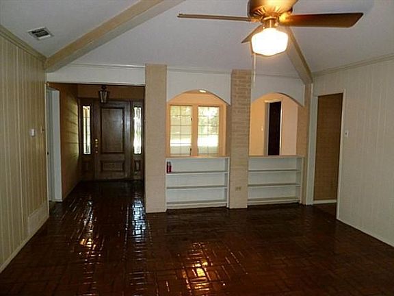 3rd image of 2919 Forest Hills Ln