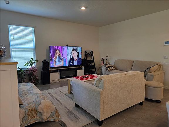 3rd image of 2045 Rankin St