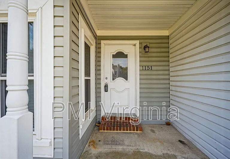1151 Hillock Xing — Photo 4
