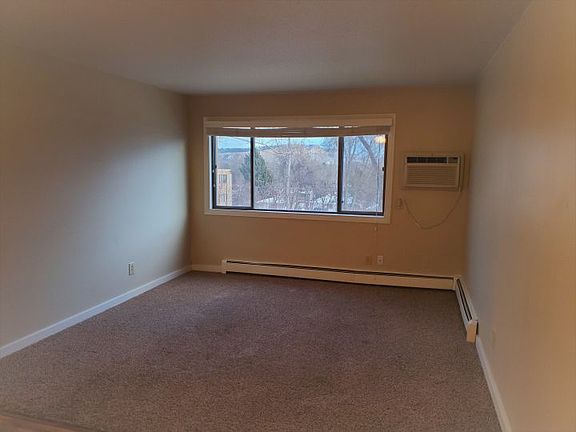 3rd image of 2141 Burnstead Dr APT 19