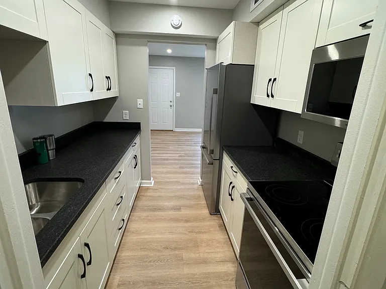 501 W High St #7 — Photo 4