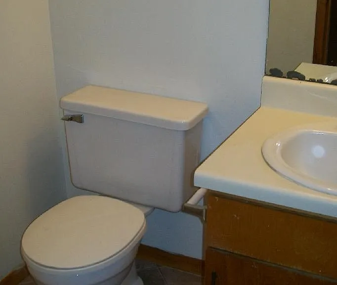 126 Hampton Dr — Photo 8