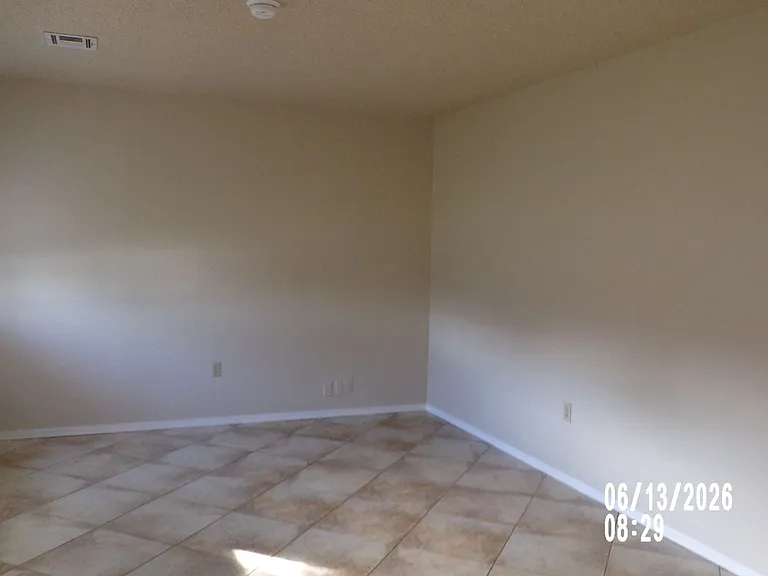2607 NE Dearborn Ave — Photo 2