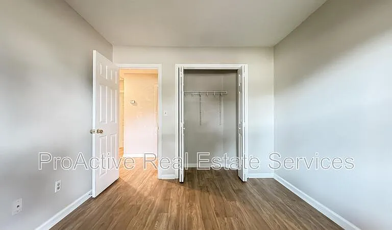 5568 Annandale Dr — Photo 19