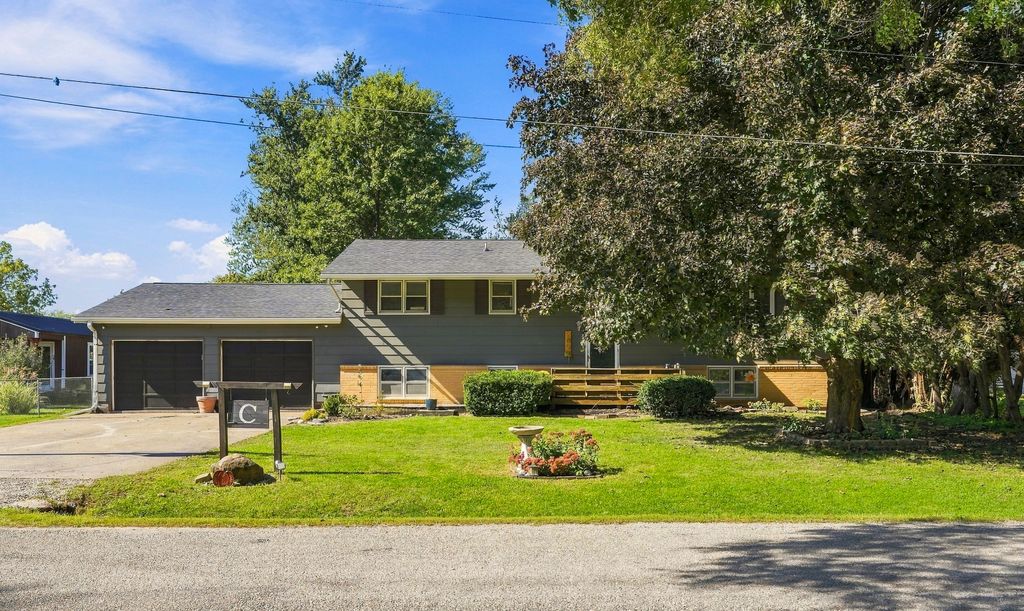209 N Market St - Property Image