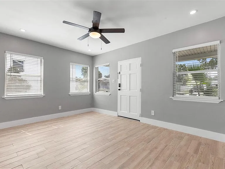1906 W Gray St — Photo 11