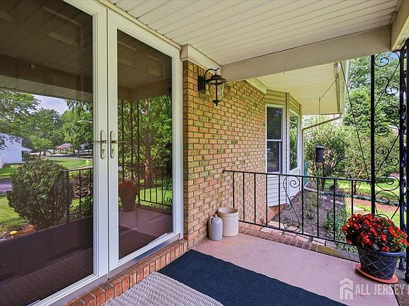 2nd image of 3 Winterberry Cir