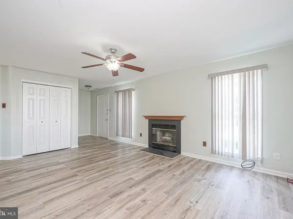 323 Whittier Ct, Sewell, NJ 08080