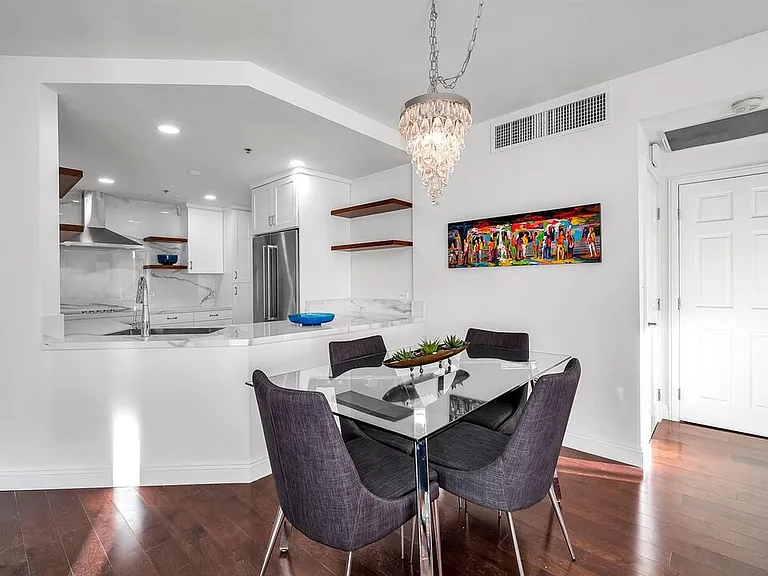 10724 Wilshire Blvd #809 — Photo 3