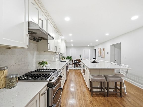3rd image of 48 W Cedar St
