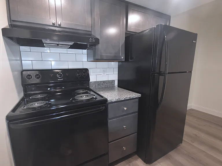 Waveland Place Apartments — Photo 37