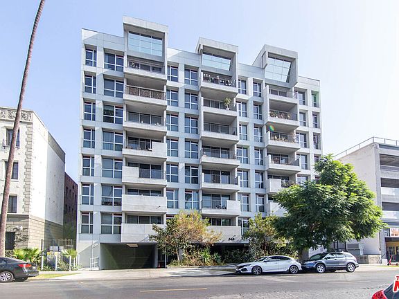 2nd image of 540 S Kenmore Ave Unit 303