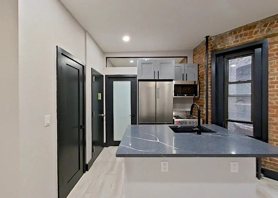 2154 2nd Ave #2D