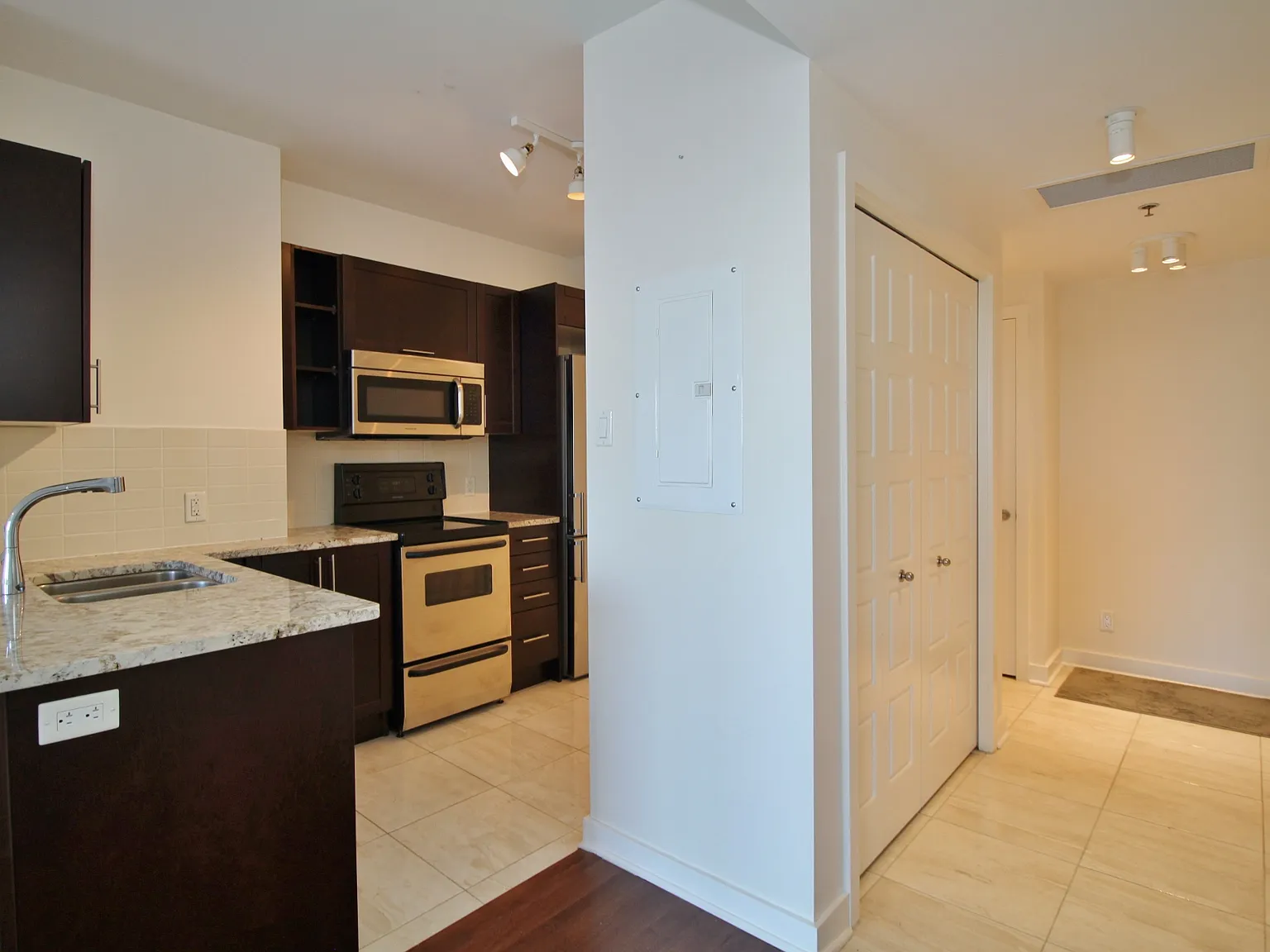 300C Lett St #422 — Photo 3