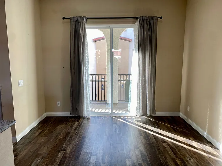 1029 N Citrus Ave — Photo 8