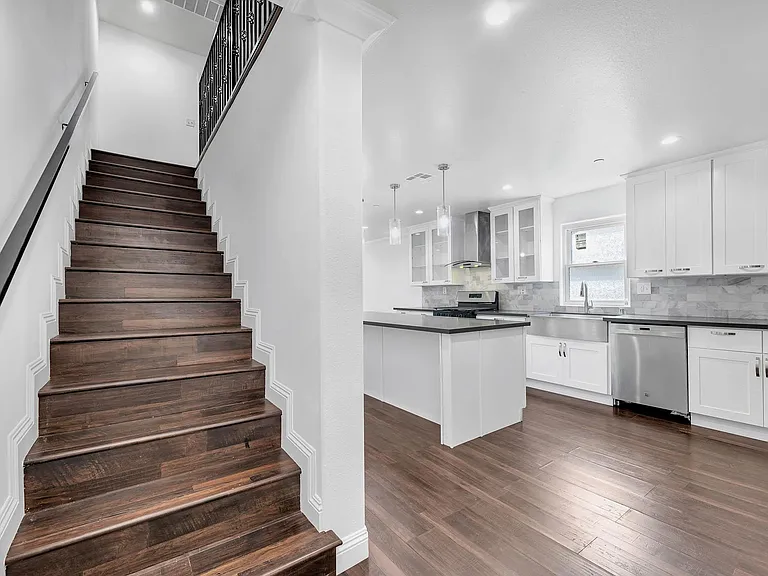 2882 W 14th St — Photo 16