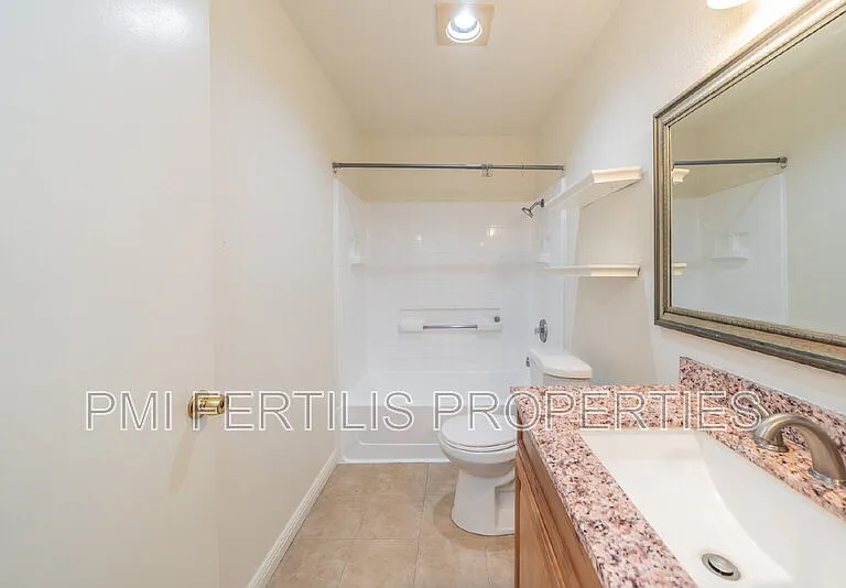 8331 Vineyard Ave #7 — Photo 16