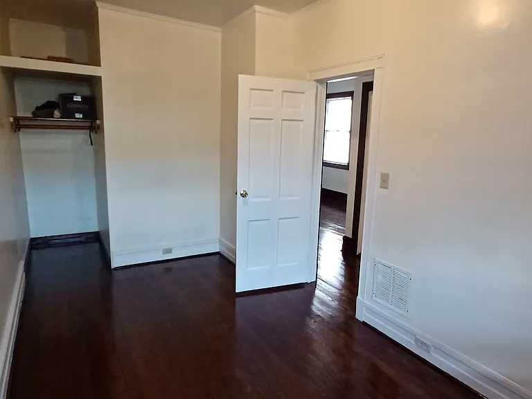260 Bond St — Photo 18