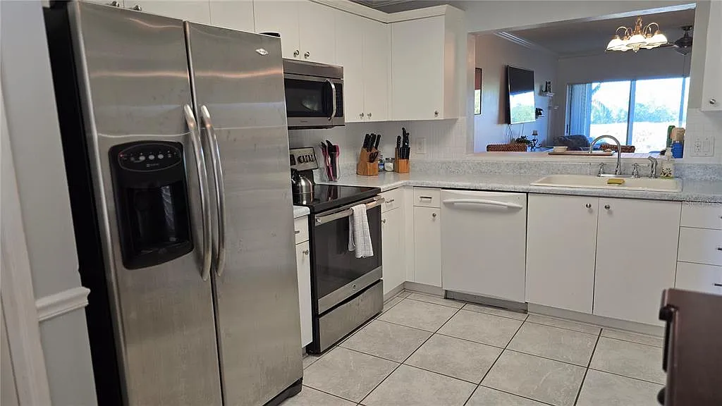 2 bed, 2.0 bath, 1256 sqft, $2,400 — Photo 2