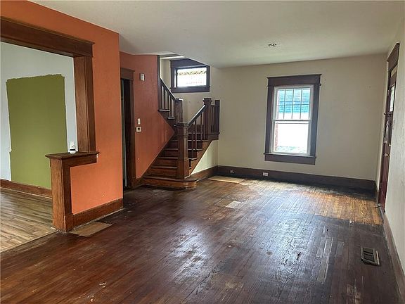 2nd image of 404 Vine St