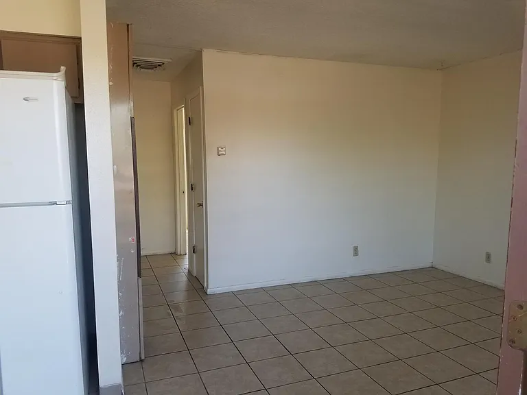 3604 Lafayette Dr NE — Photo 5