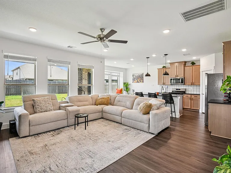 4806 Sand Clouds Dr — Photo 5