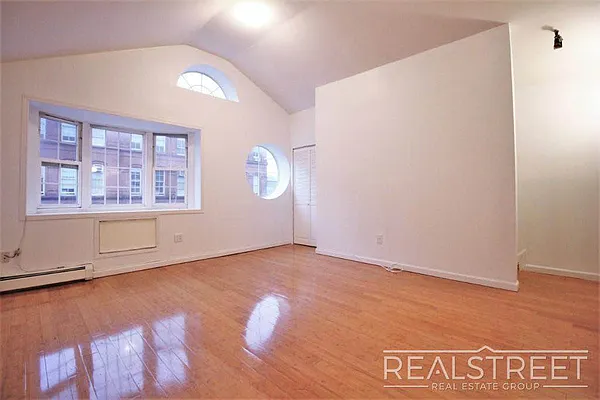 Rented by Real Street Inc | media 2