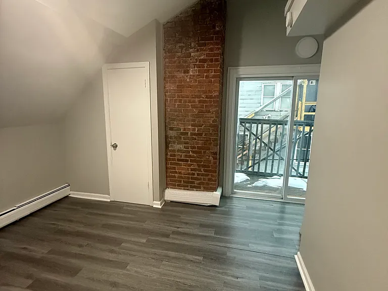 1079 Broad St #3N — Photo 6