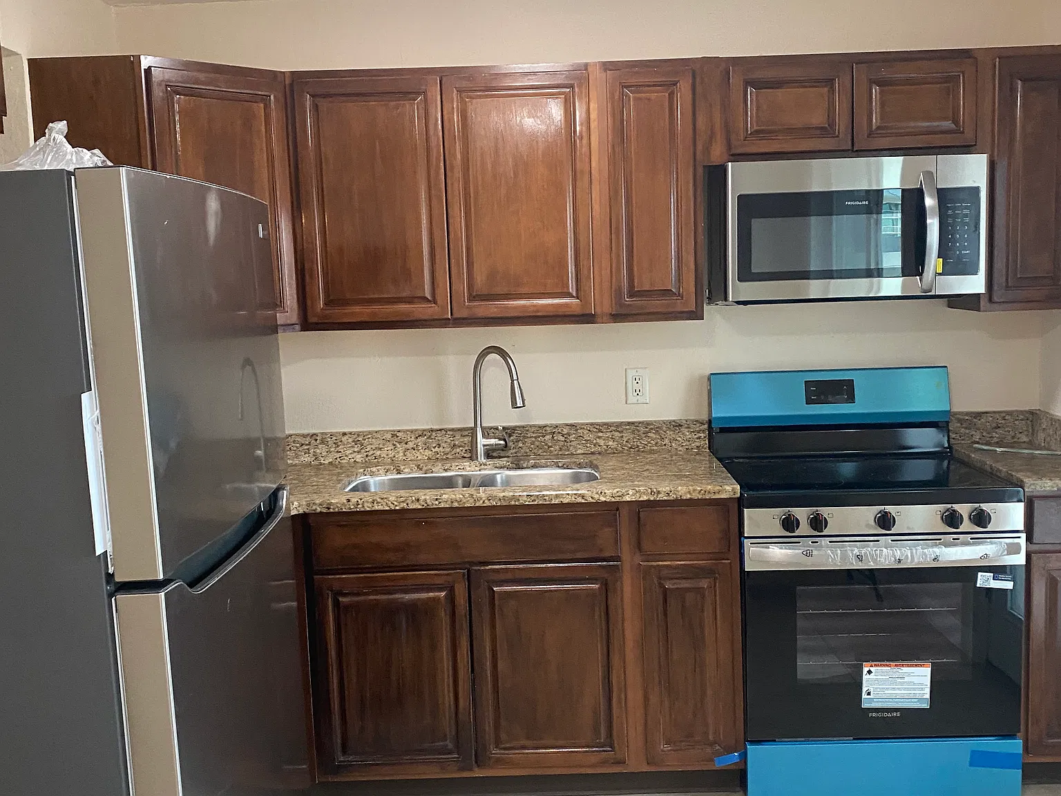 2 bed, 900 sqft, $1,600 — Photo 2