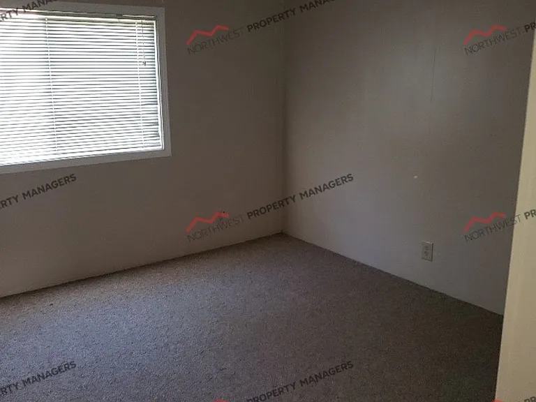 2495 NE Kresky Ave — Photo 14