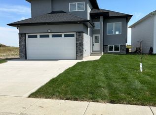 488 Woolf Bnd #B, Saskatoon, SK S7W1E4