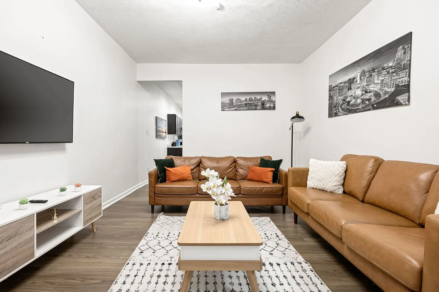 3 bed, 2.0 bath, 1991 sqft, $2,359 — Photo 4